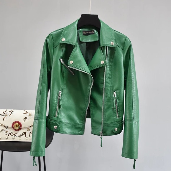 ☘️SALE☘️Vegan leather women’s short moto jacket - Picture 10 of 12
